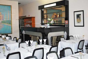 Restaurant counter and bar , black gloss, with mirrors.